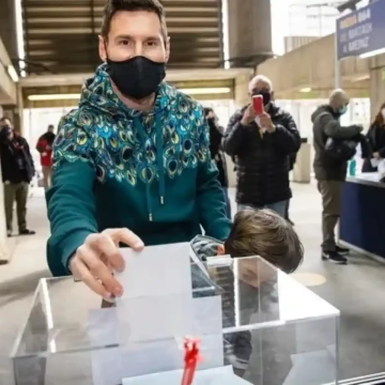 Messi ejerciendo su derecho a votar